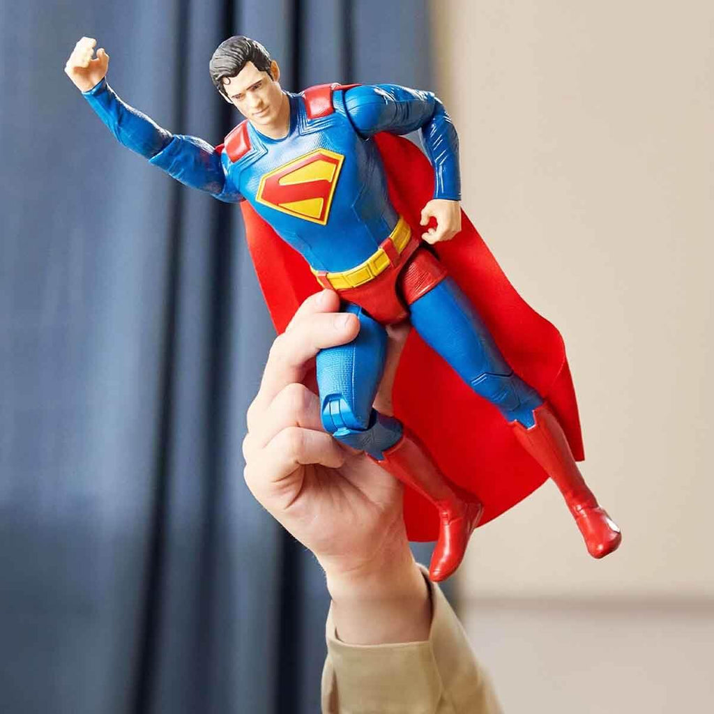 DC Comics Superman – Action Figure 30 cm con 11 Punti di Articolazione | Gioco di Finzione | Dai 4 Anni
