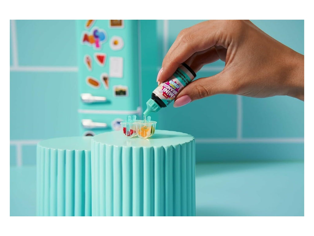 ZURU Mini Brands Frigorifero Sorpresa Serie 1 – Con Luce UV e 2 Miniature Esclusive