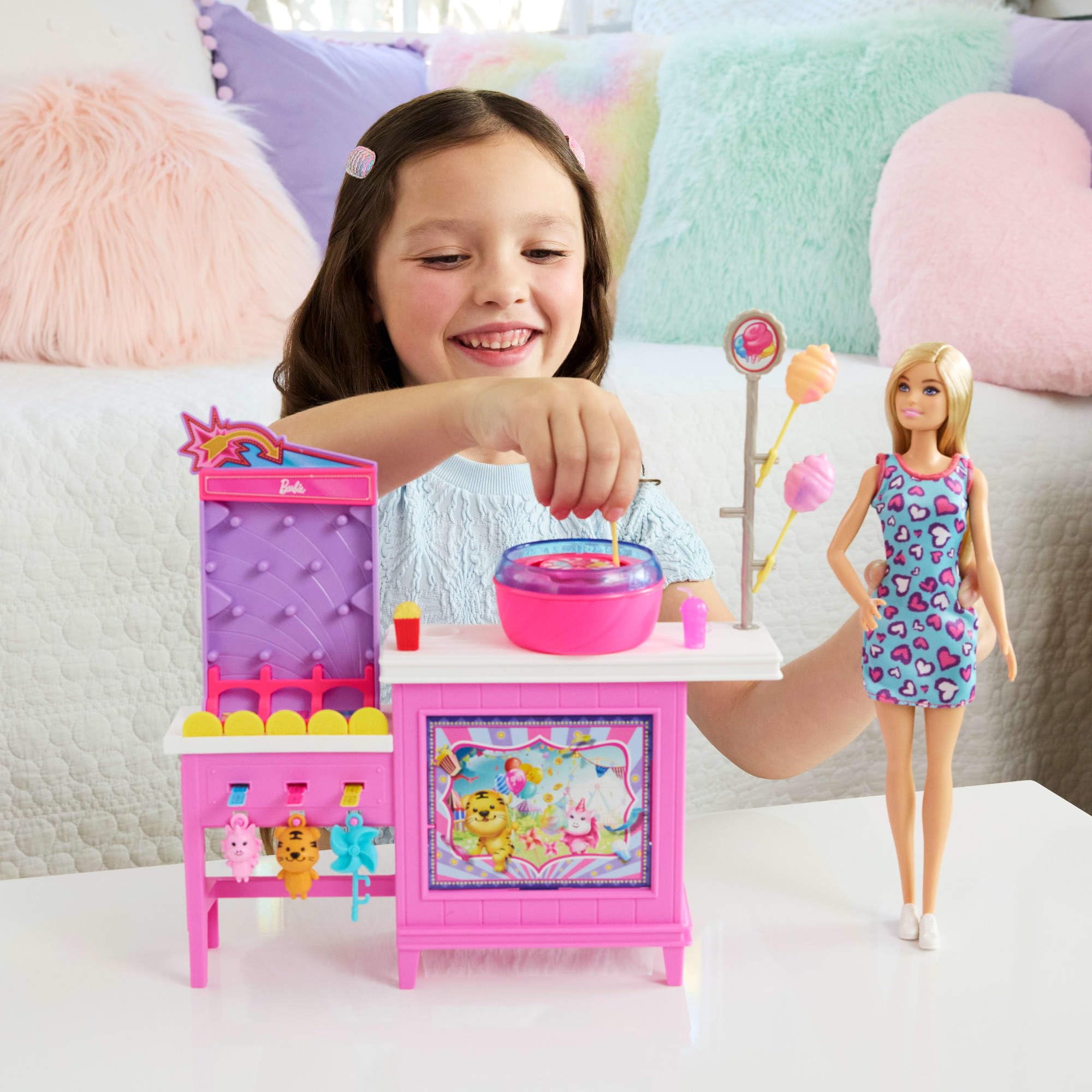 Barbie Malibu – Chiosco Zucchero Filato con Bambola e 20+ Accessori | Beach Detectives | JFV67