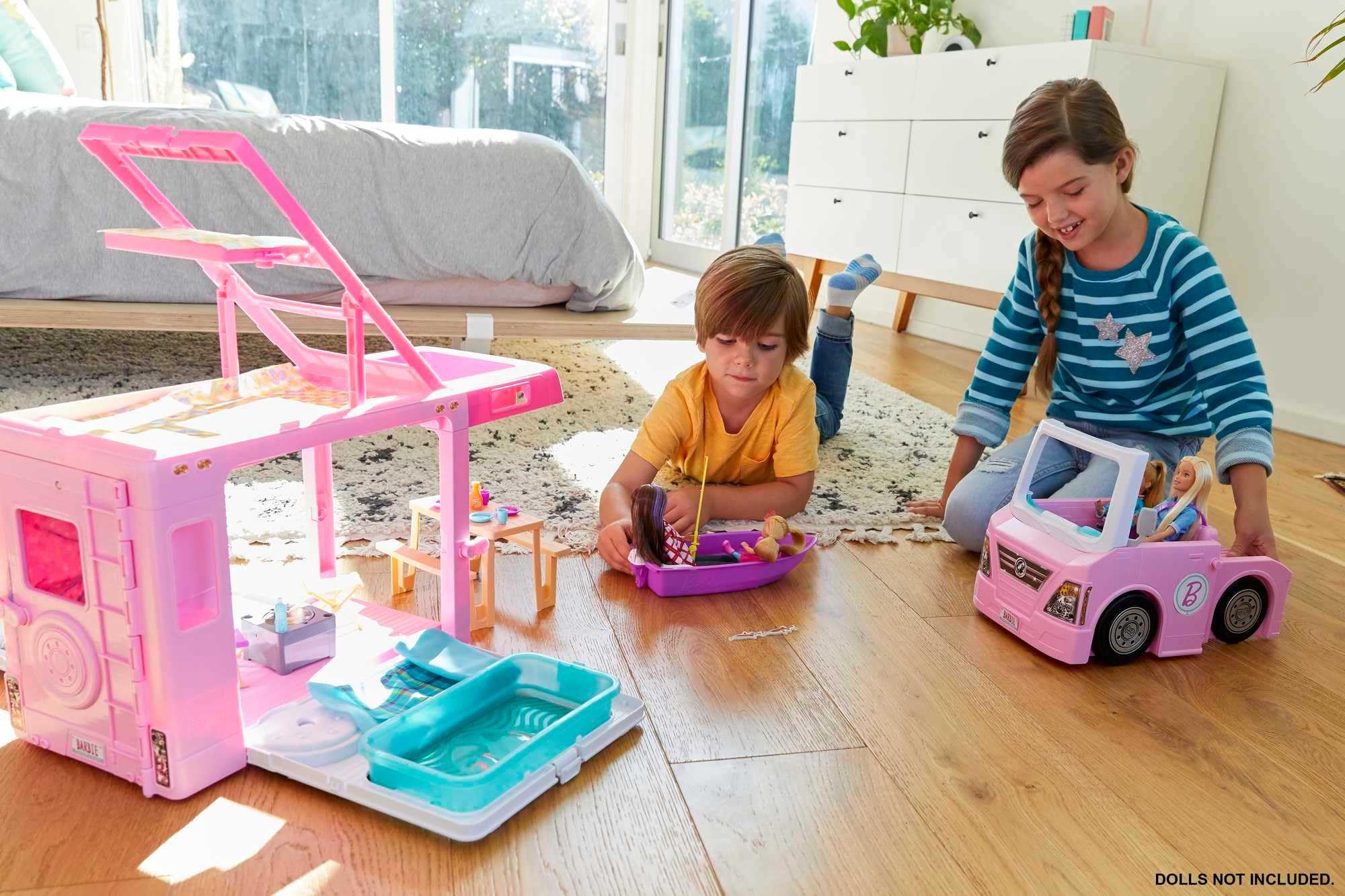Barbie Dream Camper 3 in 1 con Piscina e 50 Accessori – GHL93