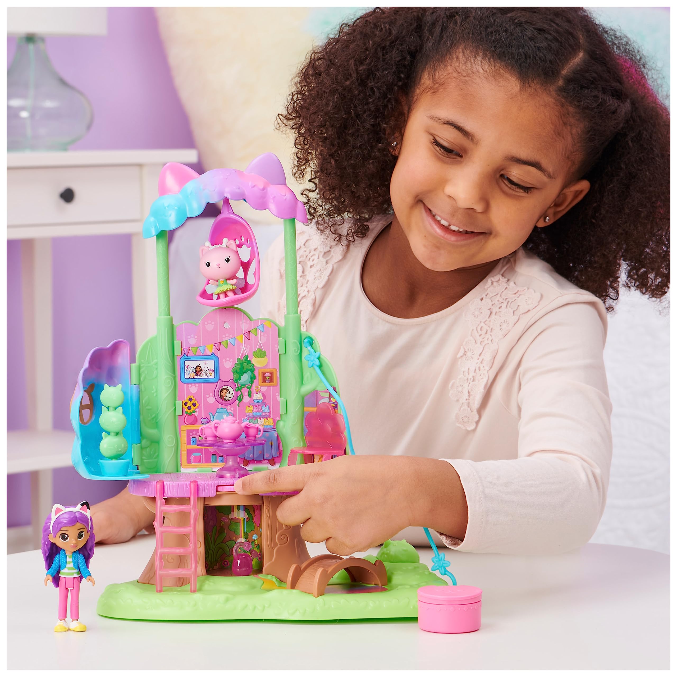 Gabby's Dollhouse – Garden Treehouse con Luci, Zipline, 2 Personaggi, 3 Mobili e Sorpresa | Dai 3 Anni