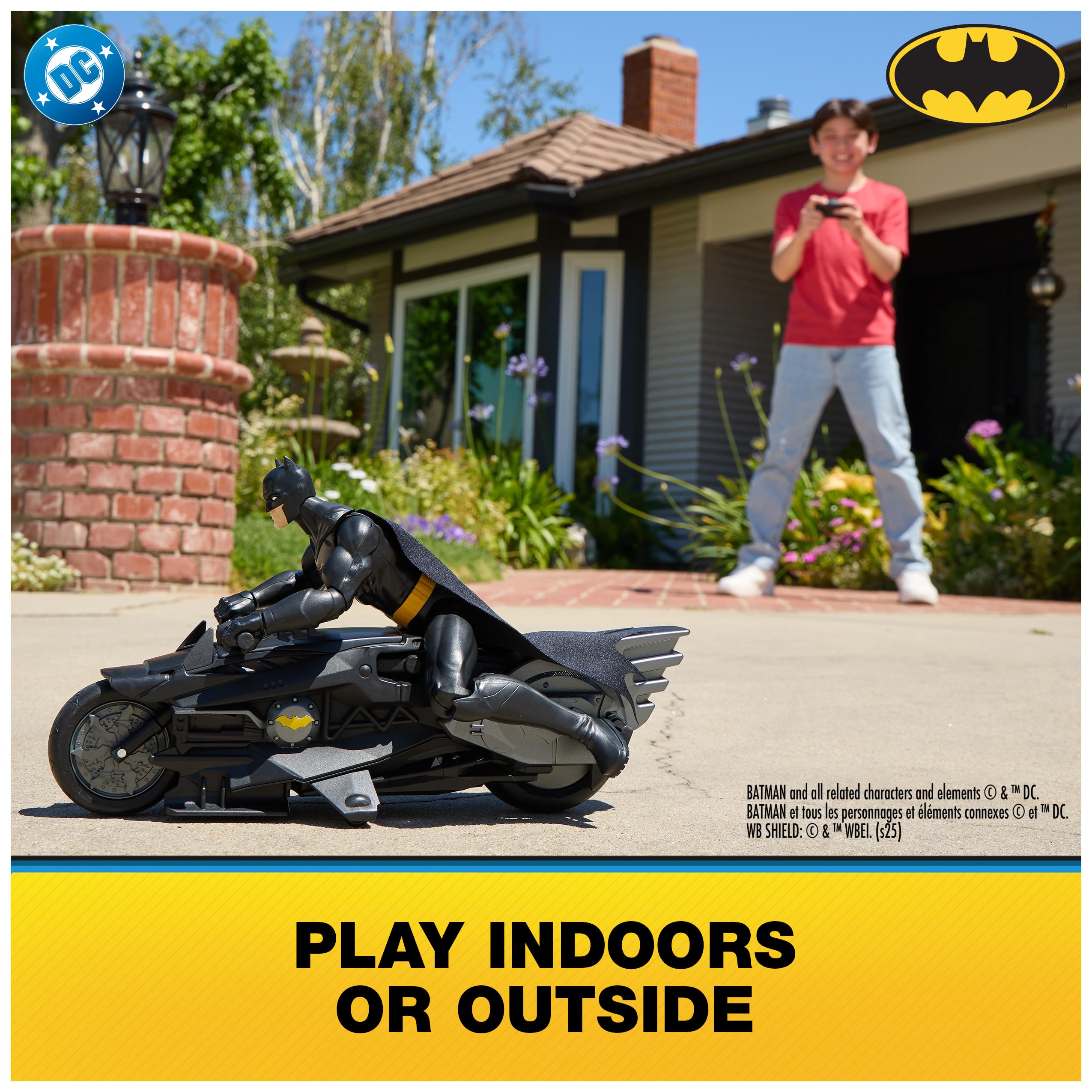 DC Comics Batcycle Stealth Radiocomandato Batman – Action Figure 30 cm Inclusa | Dai 4 Anni